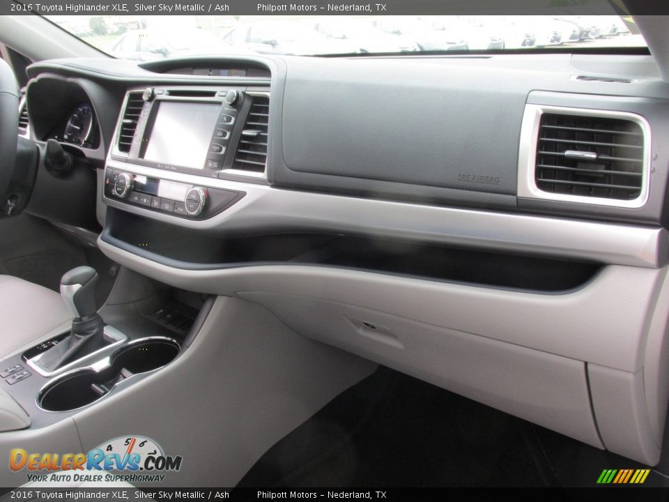 2016 Toyota Highlander XLE Silver Sky Metallic / Ash Photo #16