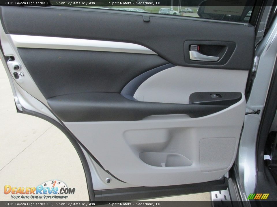 2016 Toyota Highlander XLE Silver Sky Metallic / Ash Photo #19