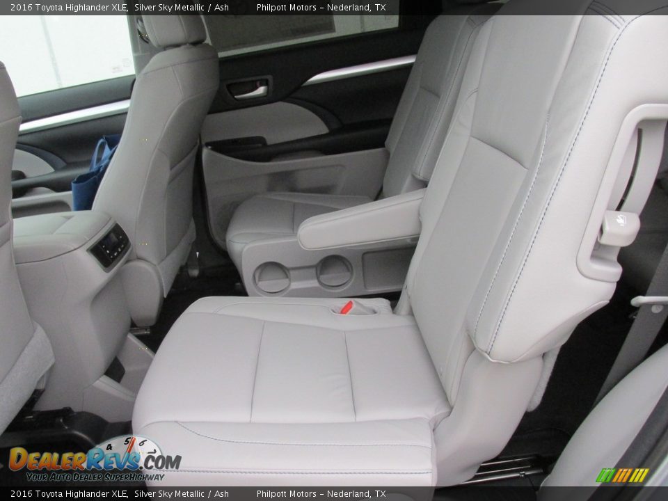 2016 Toyota Highlander XLE Silver Sky Metallic / Ash Photo #20