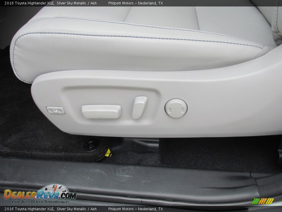 2016 Toyota Highlander XLE Silver Sky Metallic / Ash Photo #24