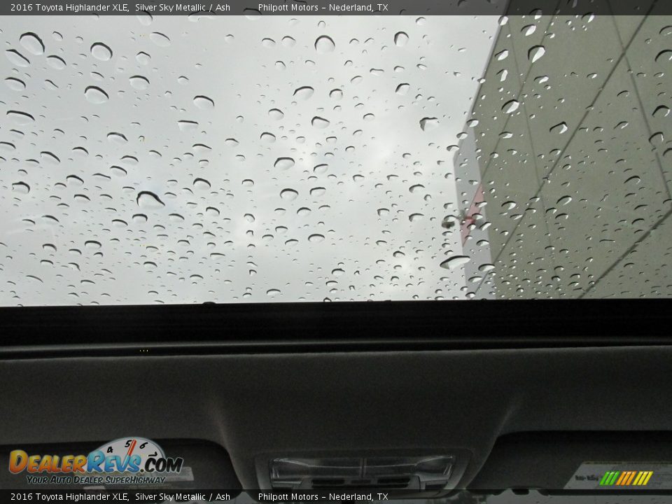 2016 Toyota Highlander XLE Silver Sky Metallic / Ash Photo #25