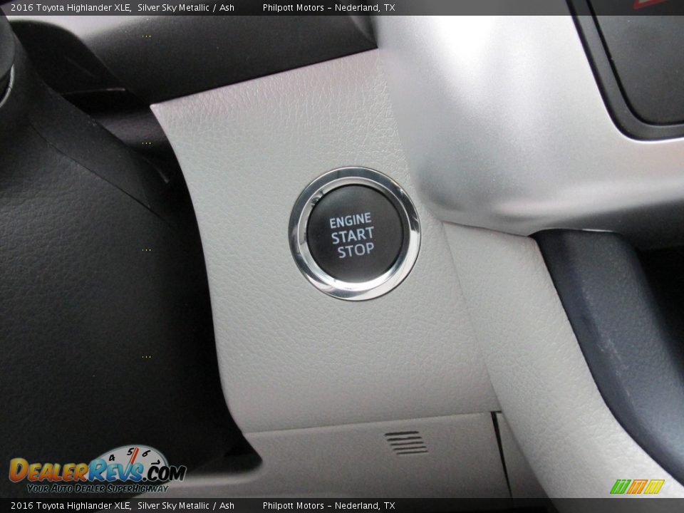 2016 Toyota Highlander XLE Silver Sky Metallic / Ash Photo #32