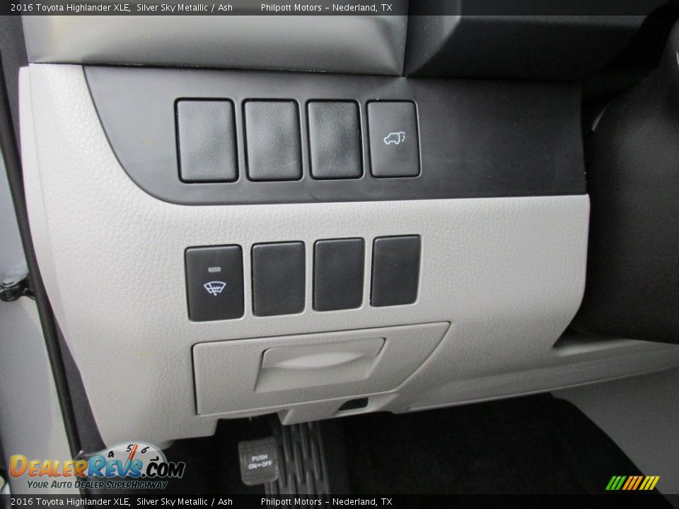 2016 Toyota Highlander XLE Silver Sky Metallic / Ash Photo #35