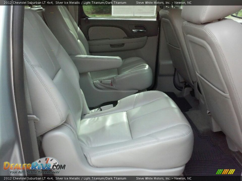 2012 Chevrolet Suburban LT 4x4 Silver Ice Metallic / Light Titanium/Dark Titanium Photo #24