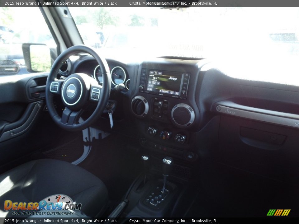 2015 Jeep Wrangler Unlimited Sport 4x4 Bright White / Black Photo #12
