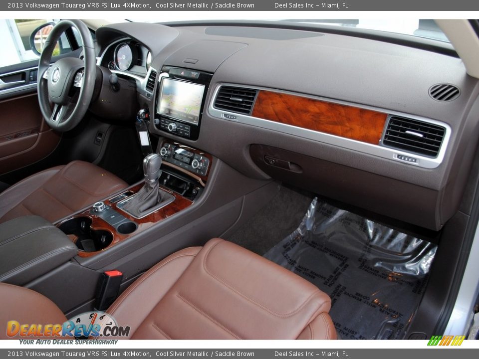 Dashboard of 2013 Volkswagen Touareg VR6 FSI Lux 4XMotion Photo #18
