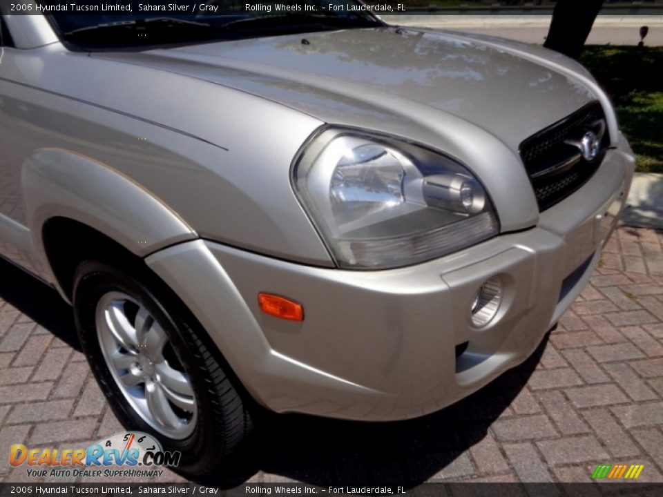 2006 Hyundai Tucson Limited Sahara Silver / Gray Photo #34