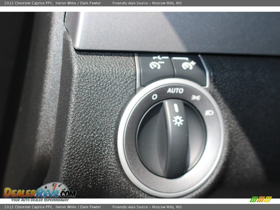 2013 Chevrolet Caprice PPV Heron White / Dark Pewter Photo #31