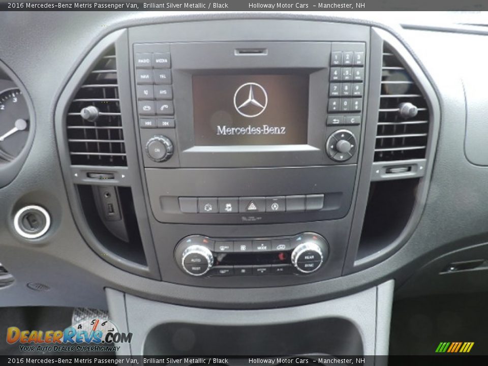 2016 Mercedes-Benz Metris Passenger Van Brilliant Silver Metallic / Black Photo #12