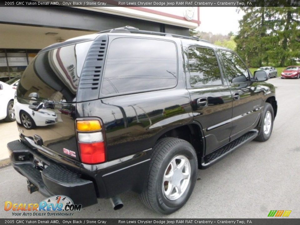 2005 GMC Yukon Denali AWD Onyx Black / Stone Gray Photo #2
