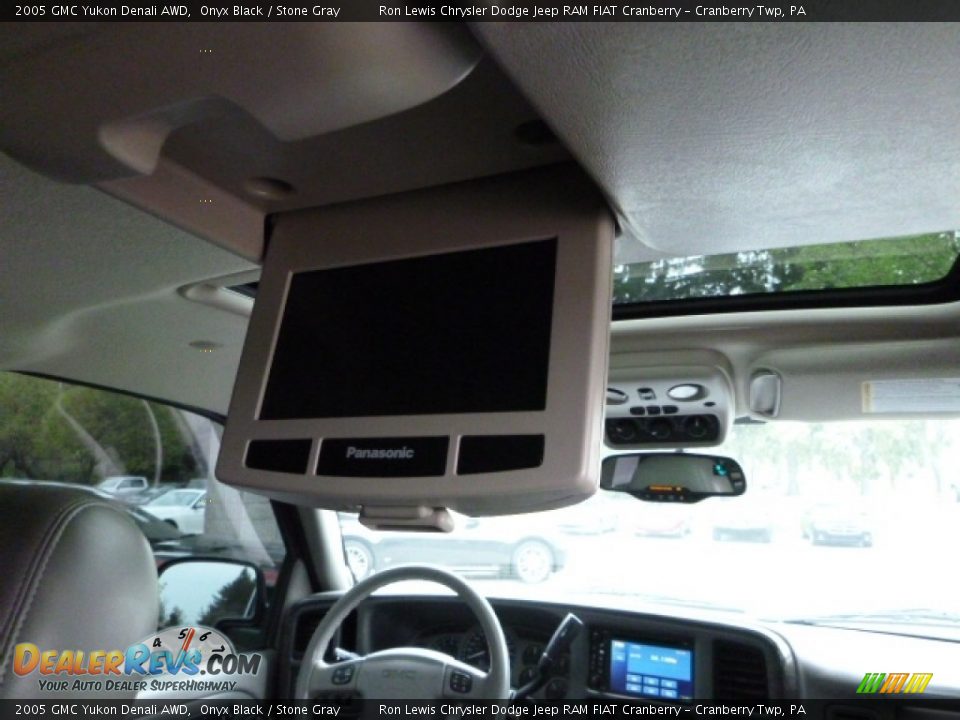 2005 GMC Yukon Denali AWD Onyx Black / Stone Gray Photo #5