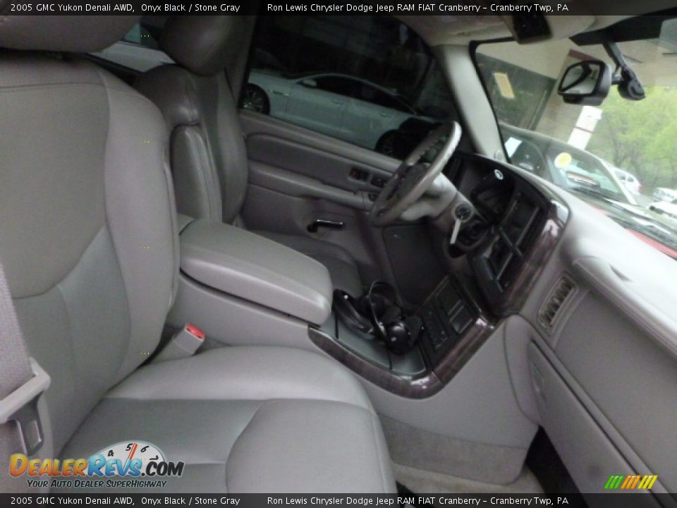 2005 GMC Yukon Denali AWD Onyx Black / Stone Gray Photo #6