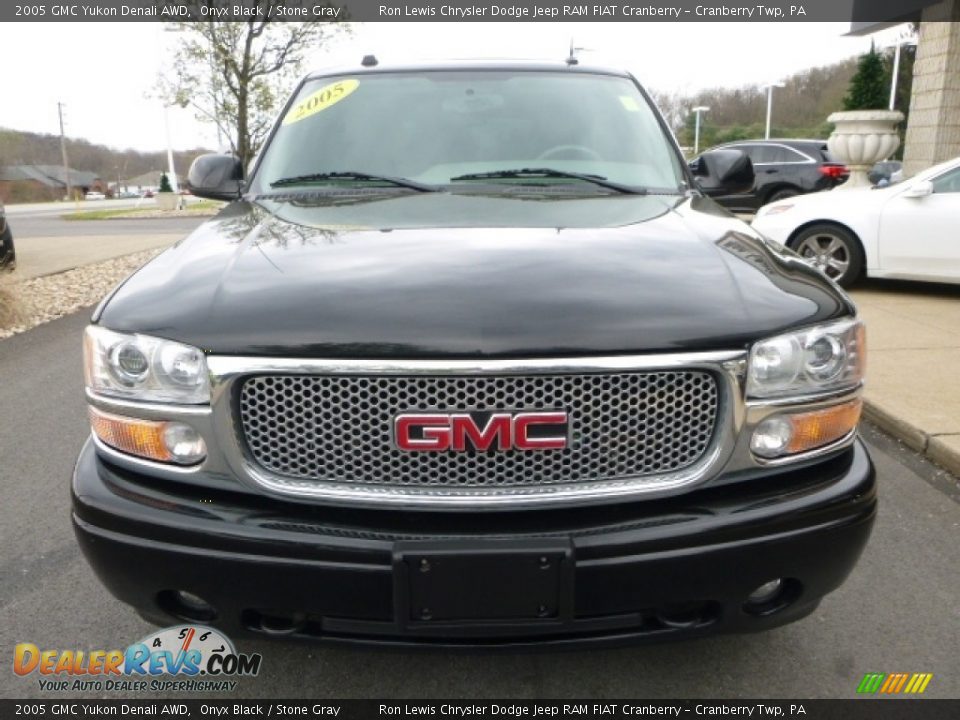 2005 GMC Yukon Denali AWD Onyx Black / Stone Gray Photo #10