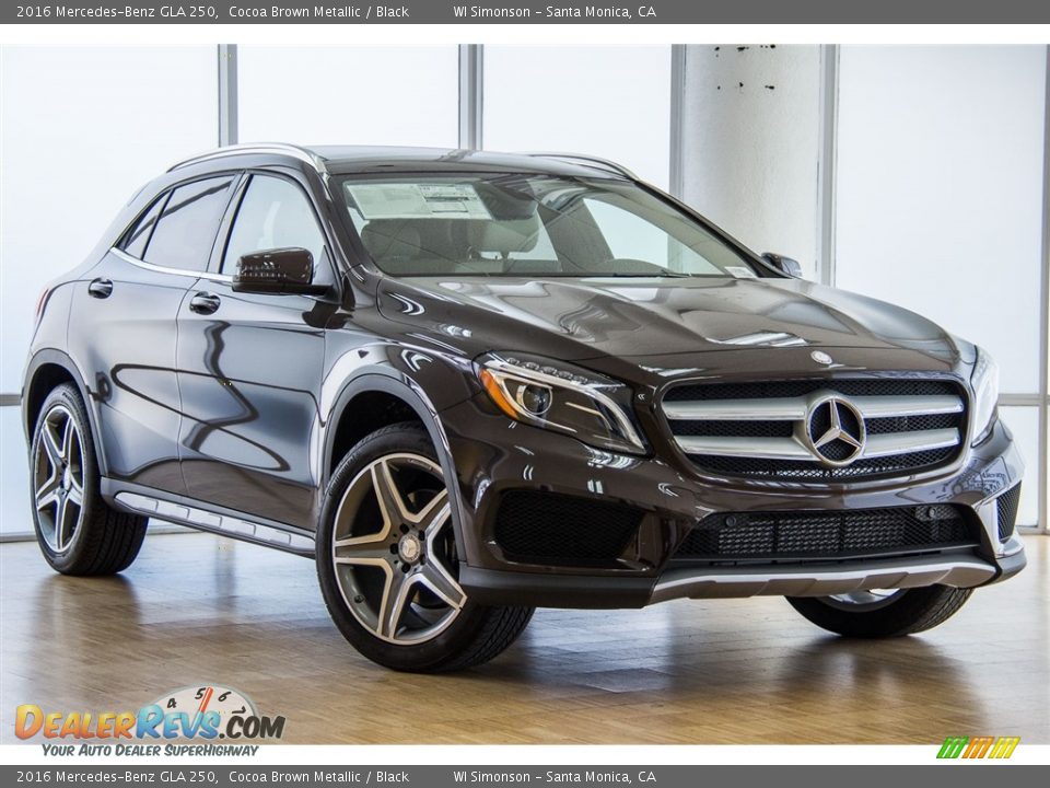 Front 3/4 View of 2016 Mercedes-Benz GLA 250 Photo #12