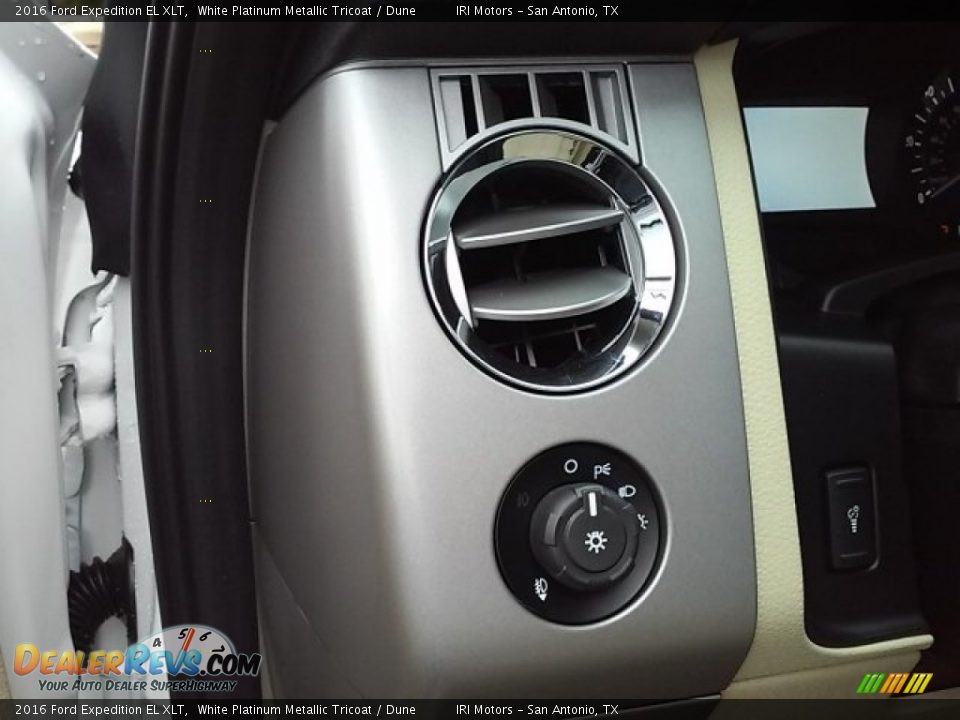 2016 Ford Expedition EL XLT White Platinum Metallic Tricoat / Dune Photo #17