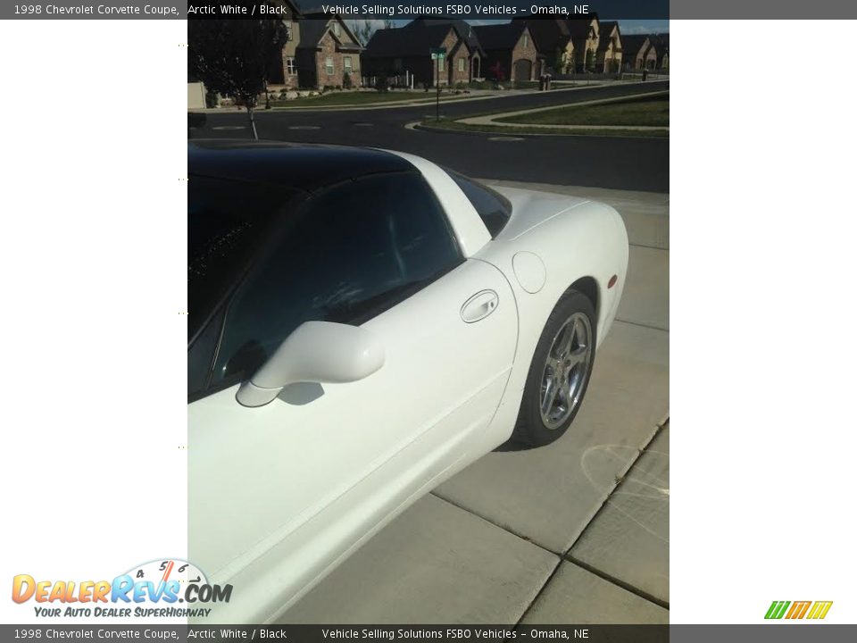 1998 Chevrolet Corvette Coupe Arctic White / Black Photo #3