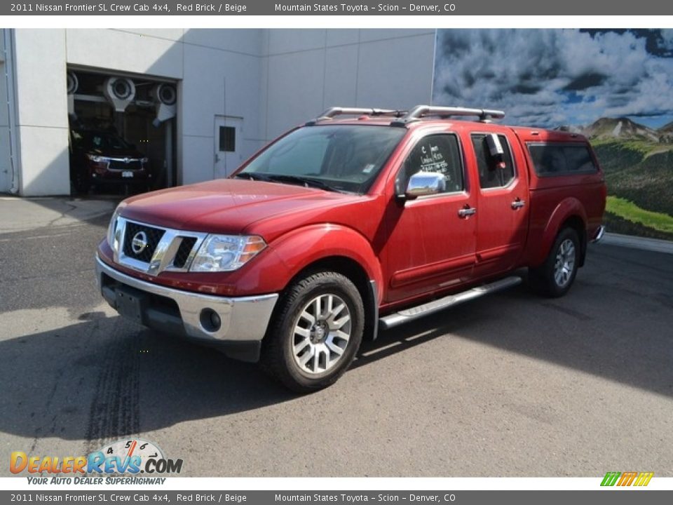 Front 3/4 View of 2011 Nissan Frontier SL Crew Cab 4x4 Photo #5