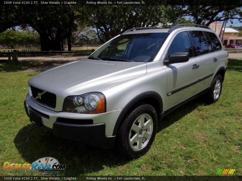 Front 3/4 View of 2006 Volvo XC90 2.5T Photo #16