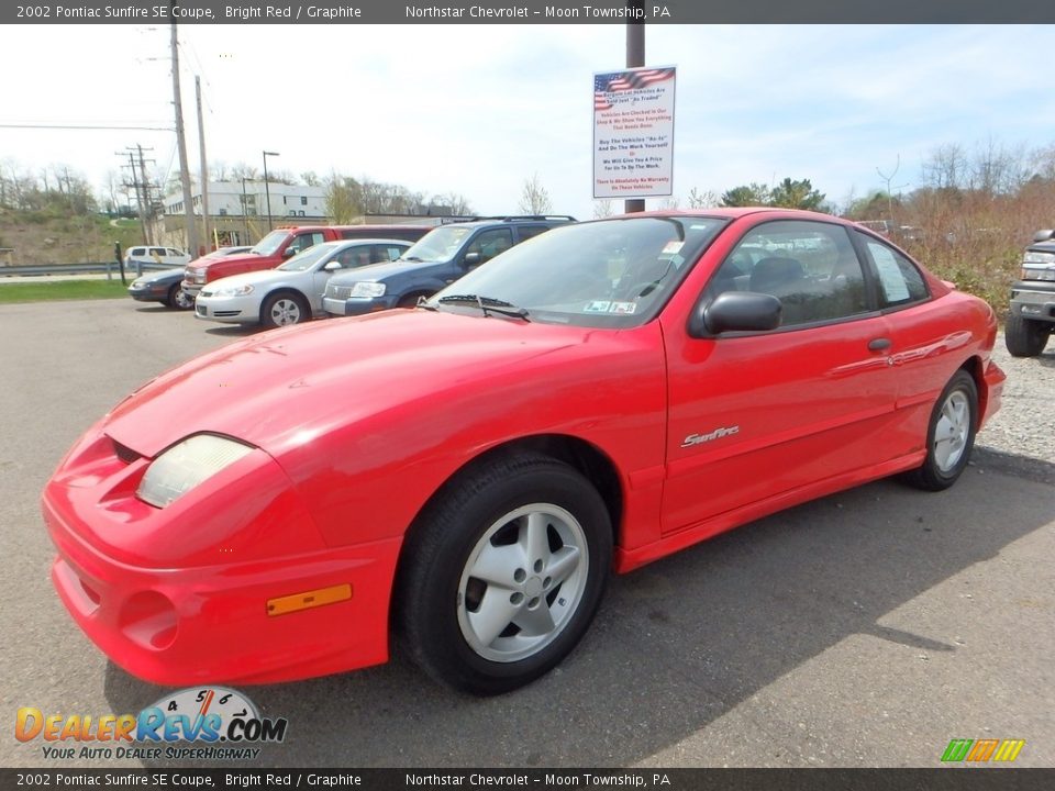 2002 Pontiac Sunfire SE Coupe Bright Red / Graphite Photo #1