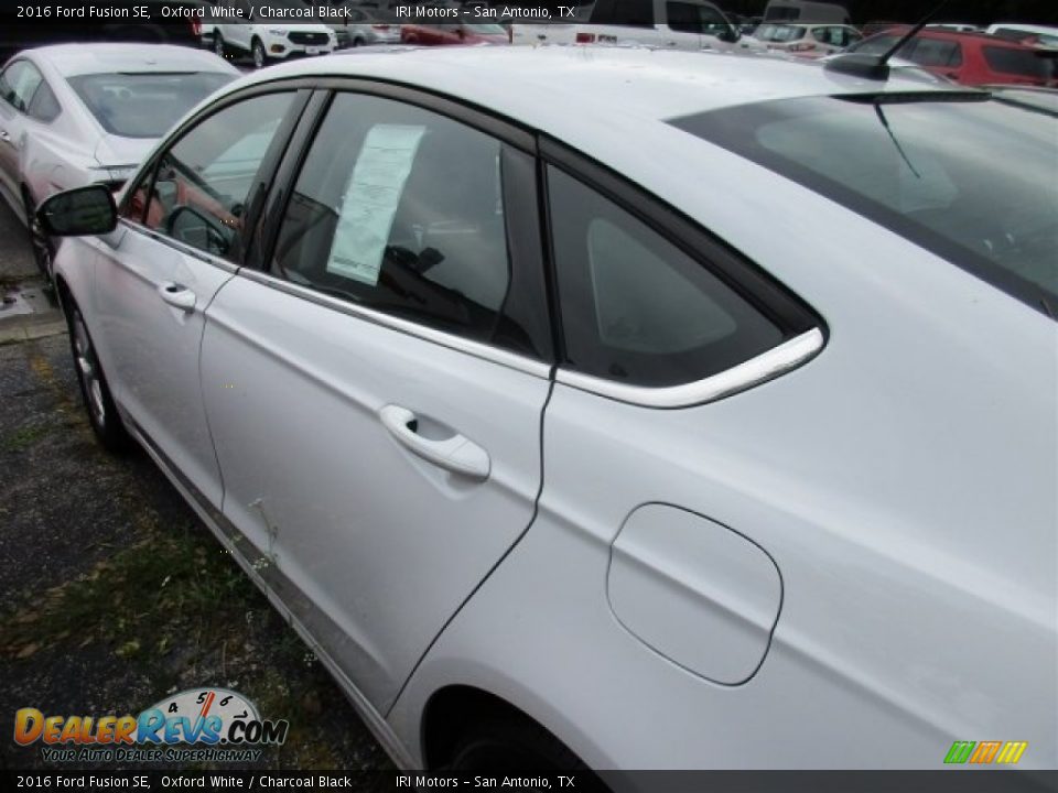 2016 Ford Fusion SE Oxford White / Charcoal Black Photo #4