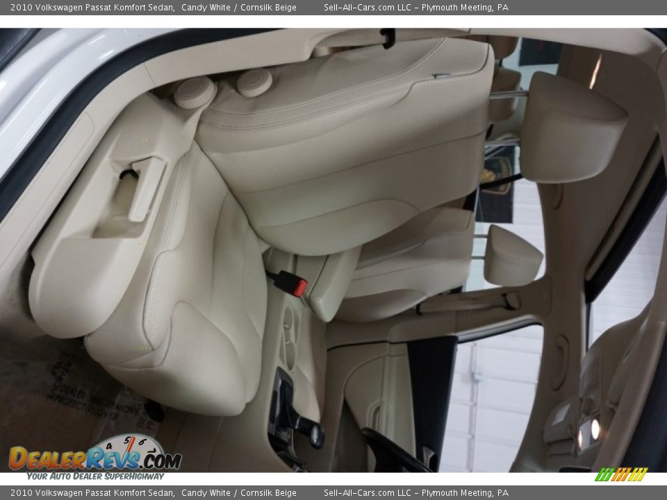 2010 Volkswagen Passat Komfort Sedan Candy White / Cornsilk Beige Photo #18