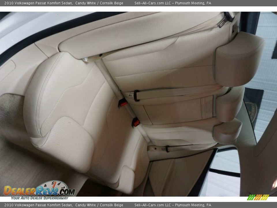 2010 Volkswagen Passat Komfort Sedan Candy White / Cornsilk Beige Photo #19