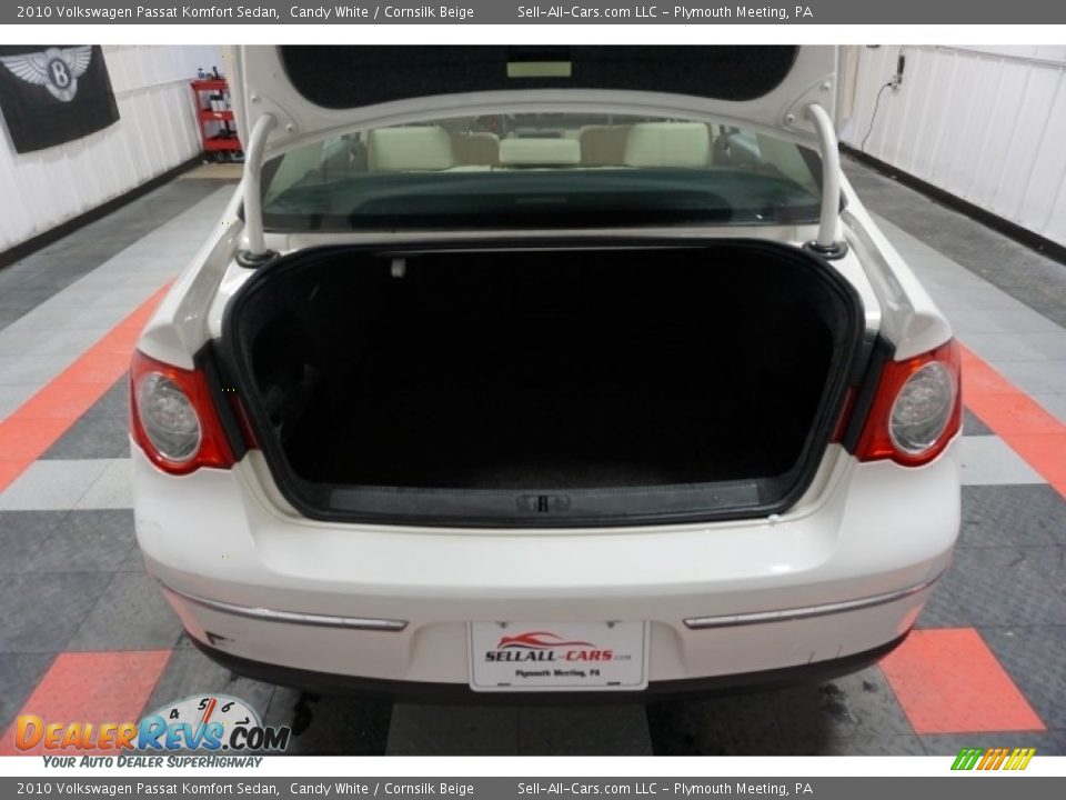2010 Volkswagen Passat Komfort Sedan Candy White / Cornsilk Beige Photo #20