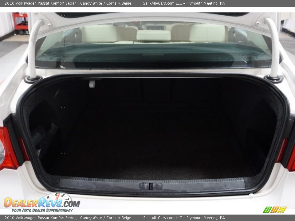 2010 Volkswagen Passat Komfort Sedan Candy White / Cornsilk Beige Photo #21