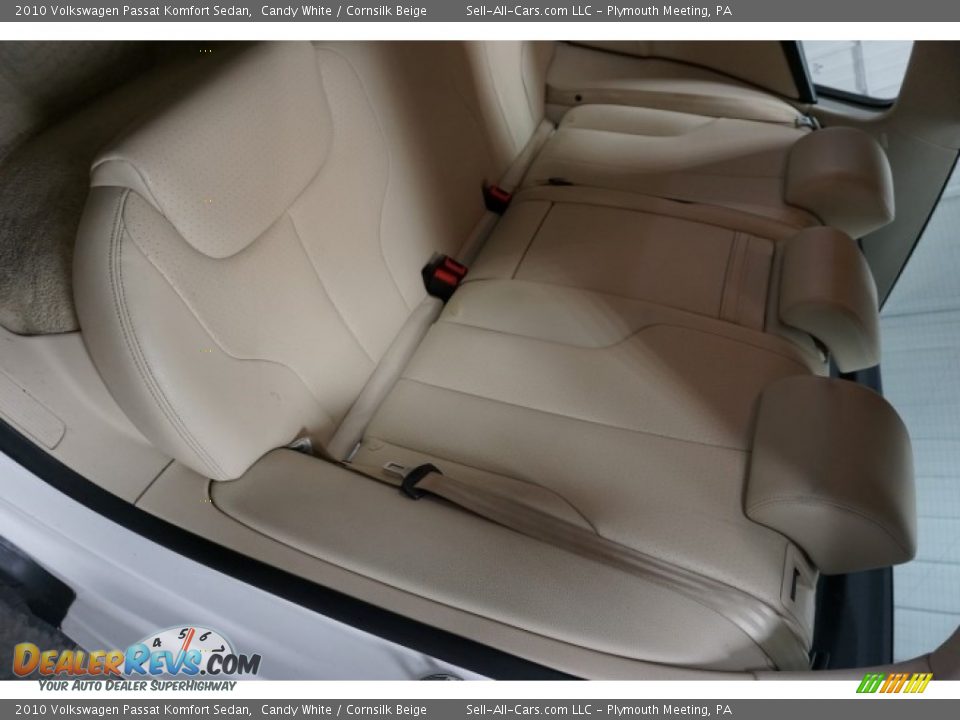 2010 Volkswagen Passat Komfort Sedan Candy White / Cornsilk Beige Photo #22