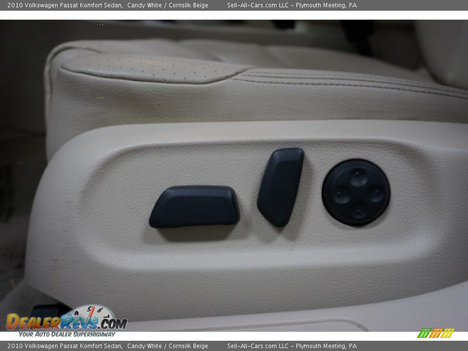 2010 Volkswagen Passat Komfort Sedan Candy White / Cornsilk Beige Photo #24