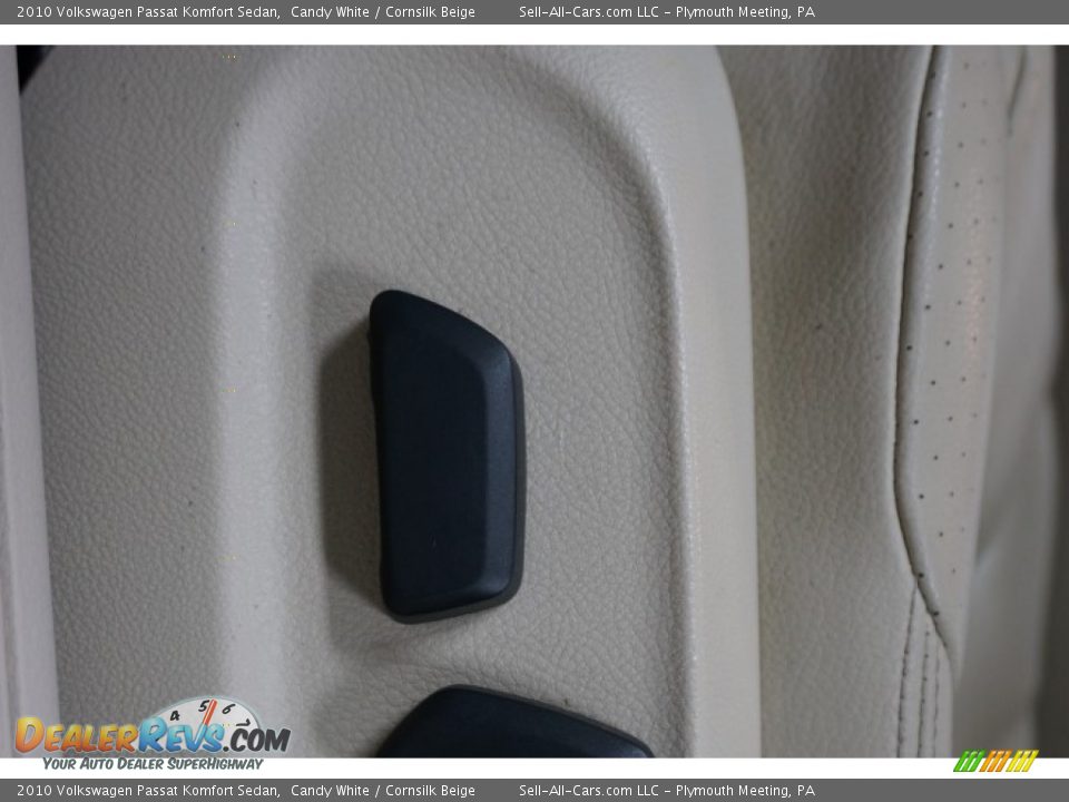 2010 Volkswagen Passat Komfort Sedan Candy White / Cornsilk Beige Photo #25