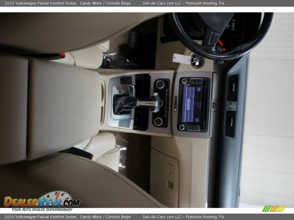 2010 Volkswagen Passat Komfort Sedan Candy White / Cornsilk Beige Photo #28