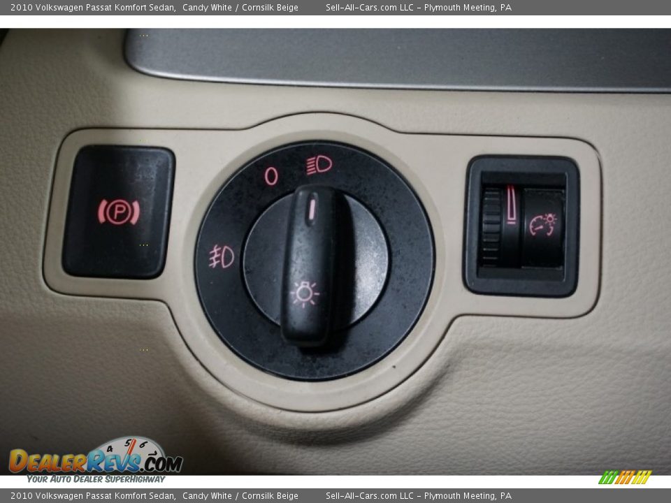 2010 Volkswagen Passat Komfort Sedan Candy White / Cornsilk Beige Photo #35