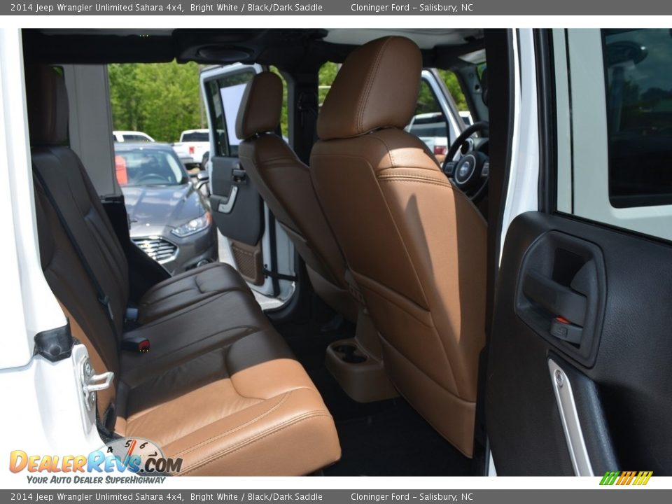 2014 Jeep Wrangler Unlimited Sahara 4x4 Bright White / Black/Dark Saddle Photo #15