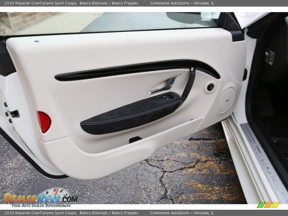 Door Panel of 2016 Maserati GranTurismo Sport Coupe Photo #6