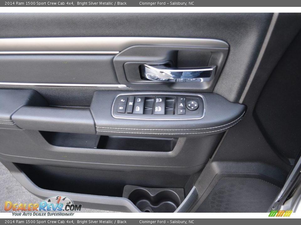 2014 Ram 1500 Sport Crew Cab 4x4 Bright Silver Metallic / Black Photo #10