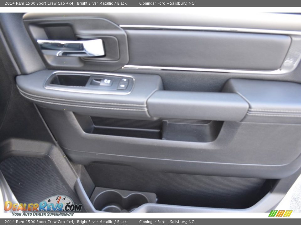 2014 Ram 1500 Sport Crew Cab 4x4 Bright Silver Metallic / Black Photo #17