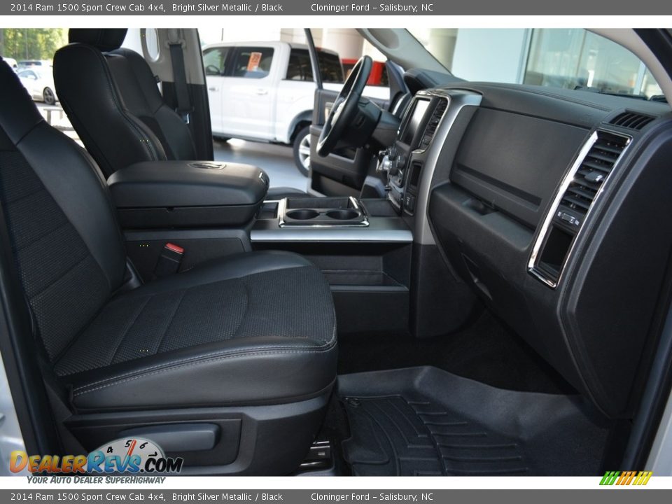 2014 Ram 1500 Sport Crew Cab 4x4 Bright Silver Metallic / Black Photo #18