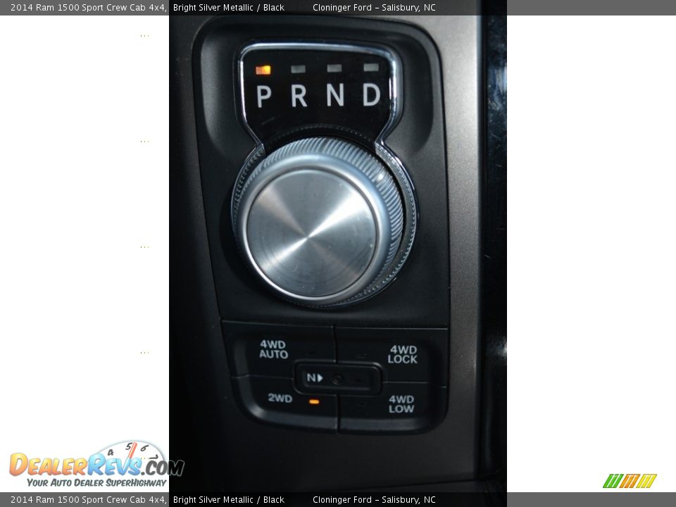 2014 Ram 1500 Sport Crew Cab 4x4 Bright Silver Metallic / Black Photo #24