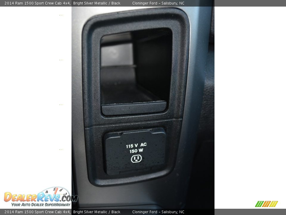2014 Ram 1500 Sport Crew Cab 4x4 Bright Silver Metallic / Black Photo #25