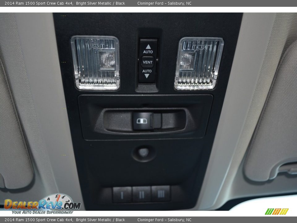 2014 Ram 1500 Sport Crew Cab 4x4 Bright Silver Metallic / Black Photo #26