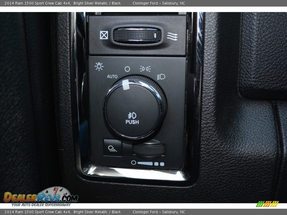 2014 Ram 1500 Sport Crew Cab 4x4 Bright Silver Metallic / Black Photo #29