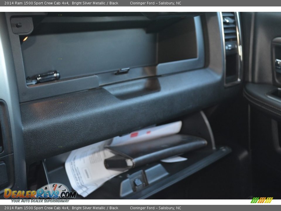2014 Ram 1500 Sport Crew Cab 4x4 Bright Silver Metallic / Black Photo #30