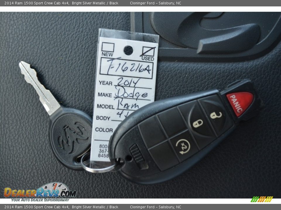 2014 Ram 1500 Sport Crew Cab 4x4 Bright Silver Metallic / Black Photo #31