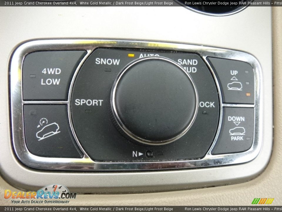 2011 Jeep Grand Cherokee Overland 4x4 White Gold Metallic / Dark Frost Beige/Light Frost Beige Photo #16