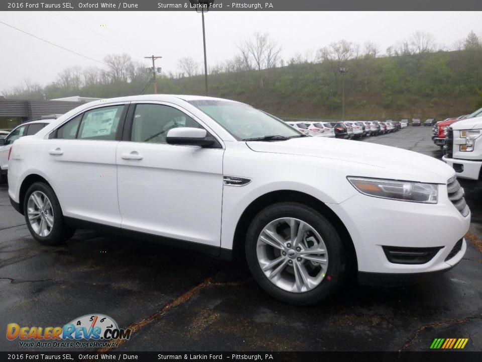 2016 Ford Taurus SEL Oxford White / Dune Photo #1
