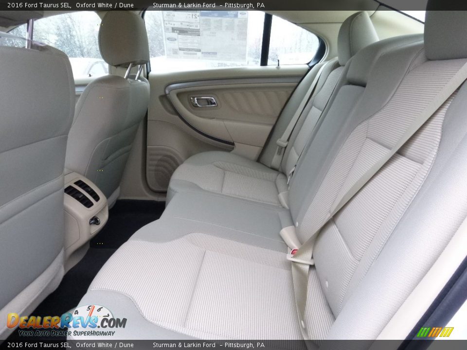2016 Ford Taurus SEL Oxford White / Dune Photo #7