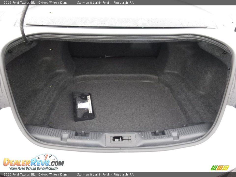 2016 Ford Taurus SEL Oxford White / Dune Photo #15