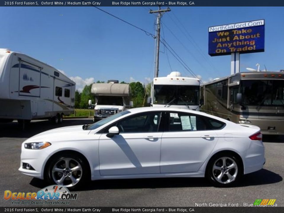 2016 Ford Fusion S Oxford White / Medium Earth Gray Photo #2