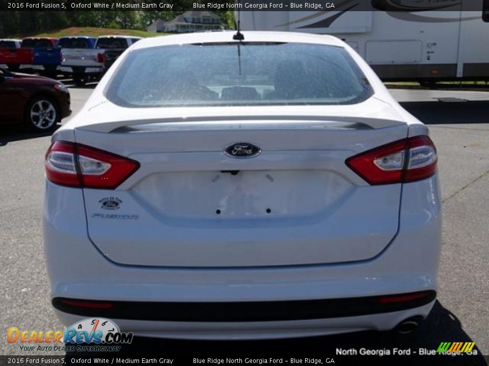 2016 Ford Fusion S Oxford White / Medium Earth Gray Photo #4